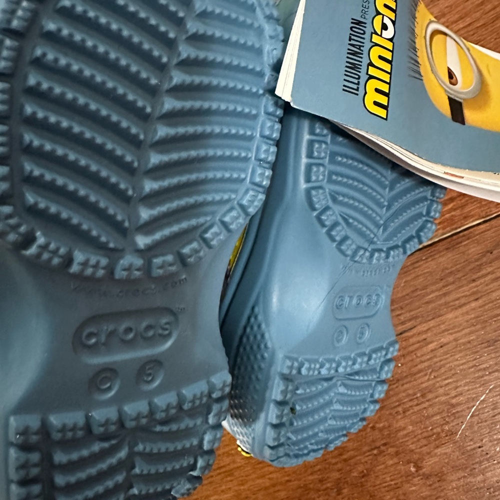 NWT Crocs Toddler Classic Despicable Me Clogs Size C5 - Picture 4 of 6